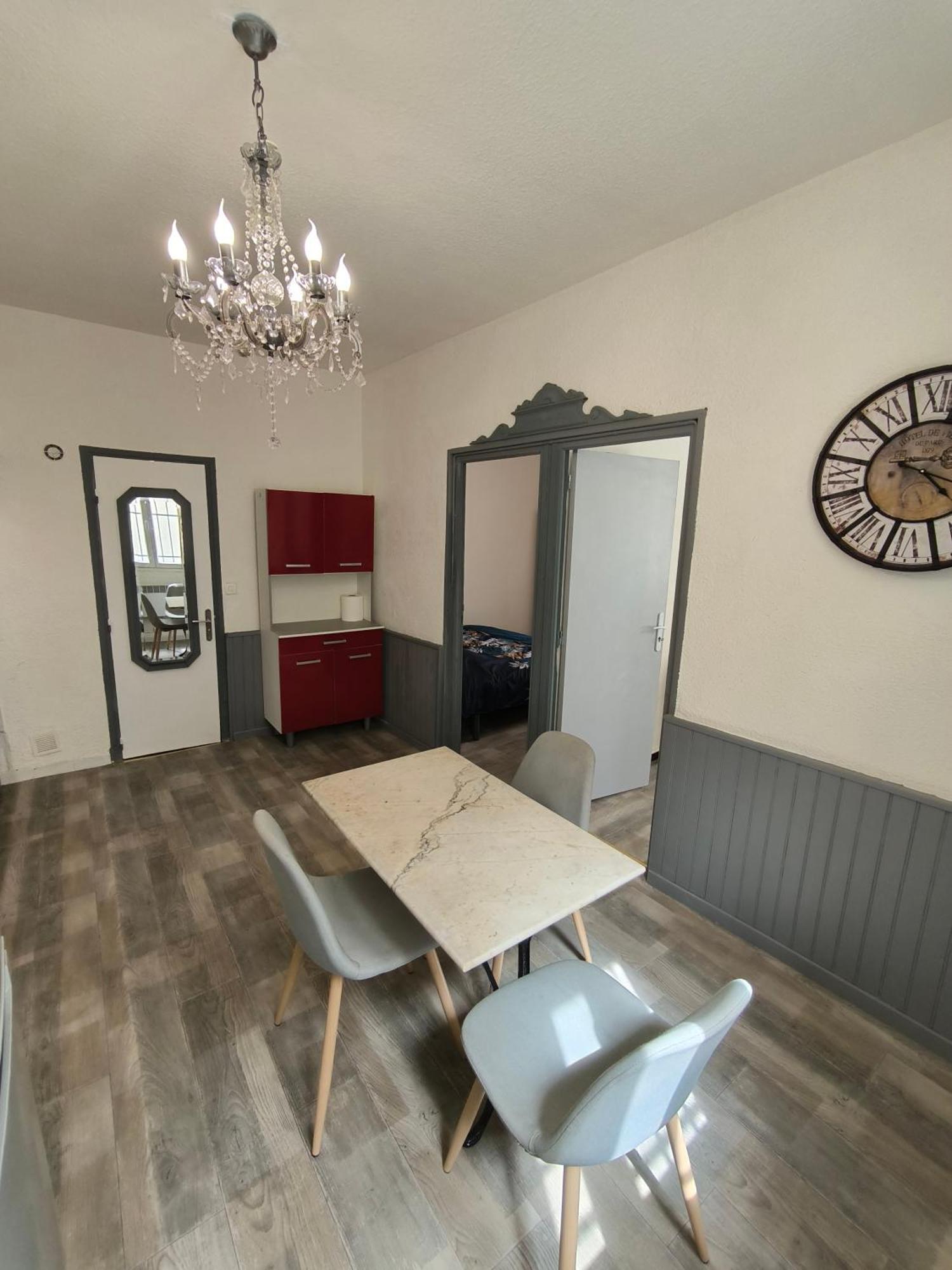 Appartement Chaleureux Dans Le Centre De Безие Екстериор снимка